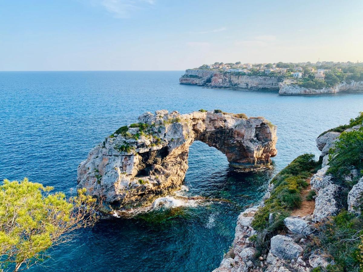 Hostal Cala Llombards ภายนอก รูปภาพ