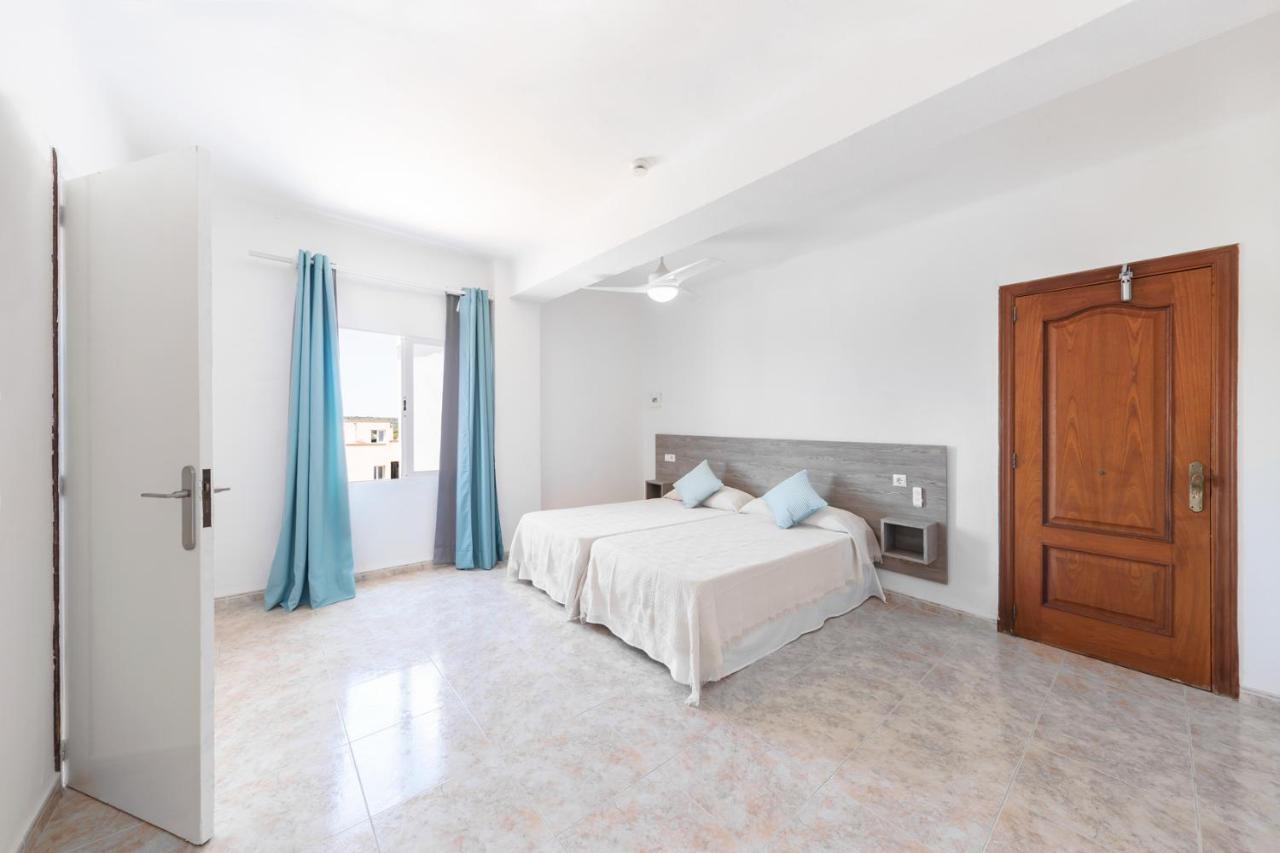 Hostal Cala Llombards ภายนอก รูปภาพ