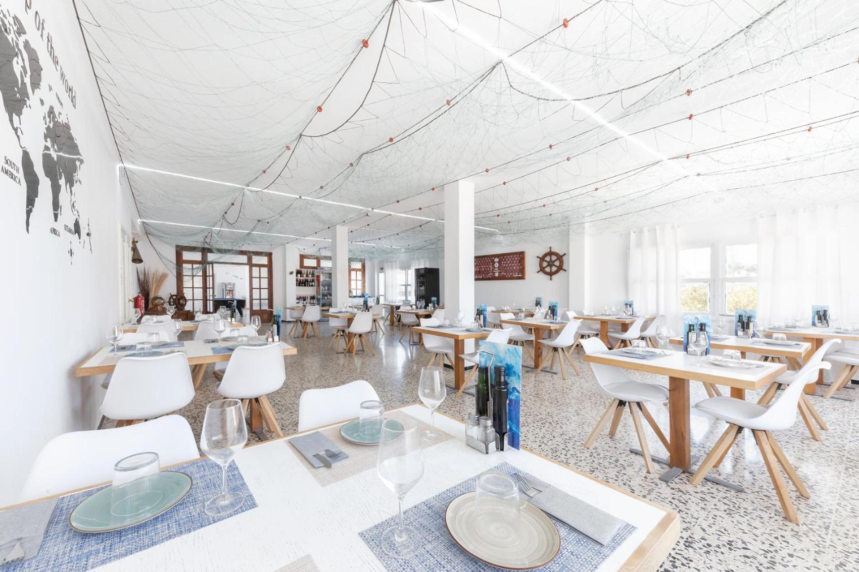 Hostal Cala Llombards ภายนอก รูปภาพ