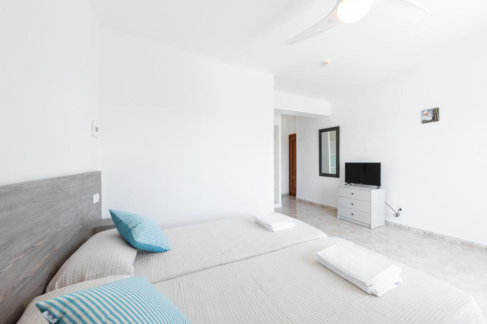 Hostal Cala Llombards ภายนอก รูปภาพ