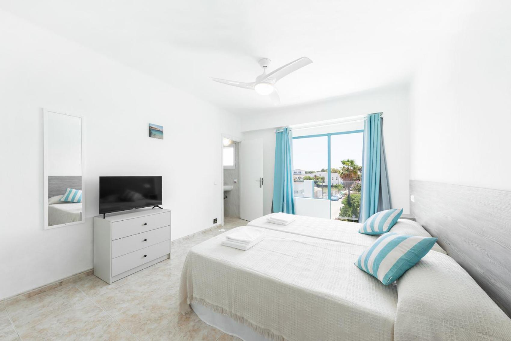 Hostal Cala Llombards ภายนอก รูปภาพ
