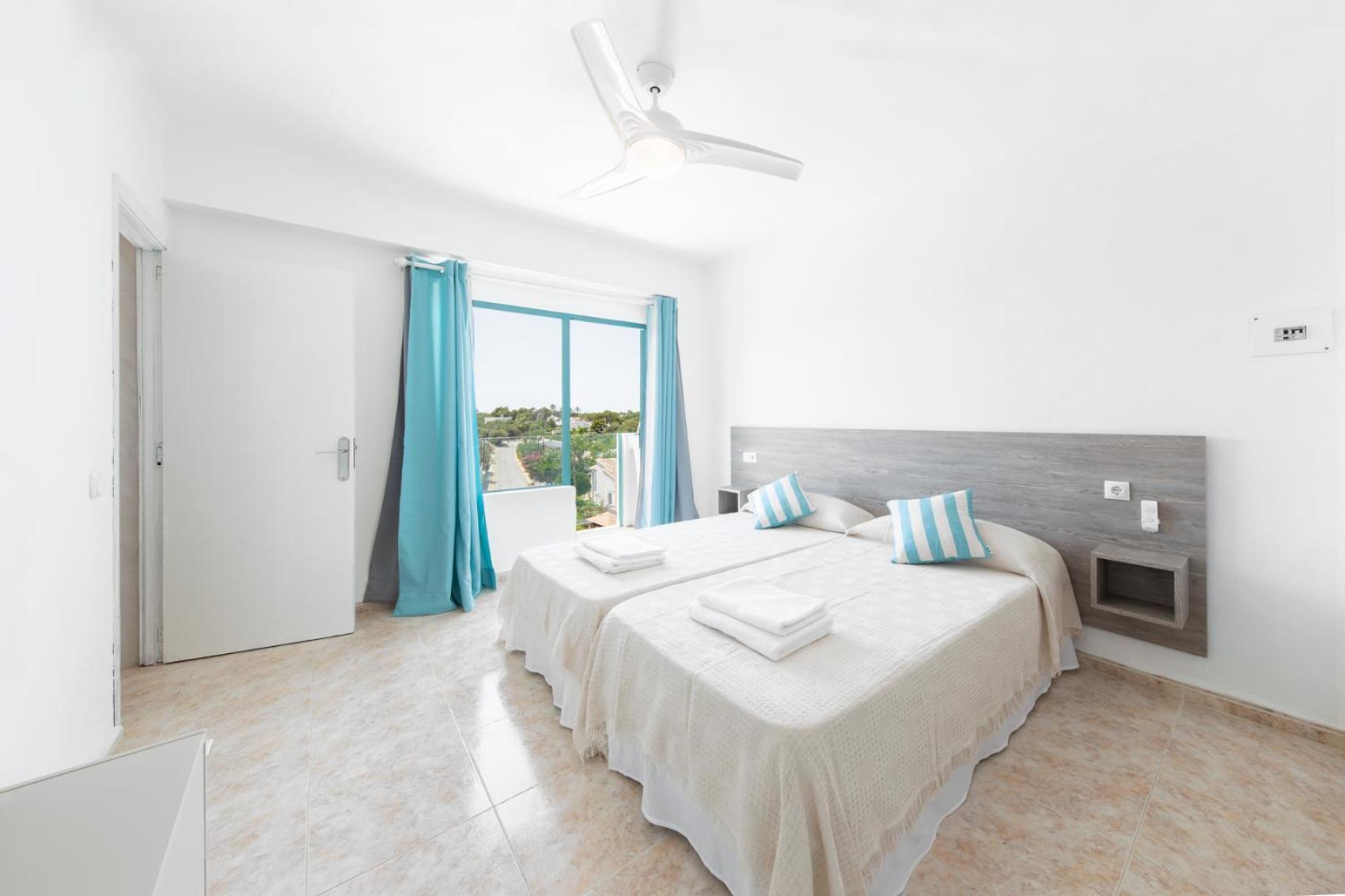Hostal Cala Llombards ภายนอก รูปภาพ
