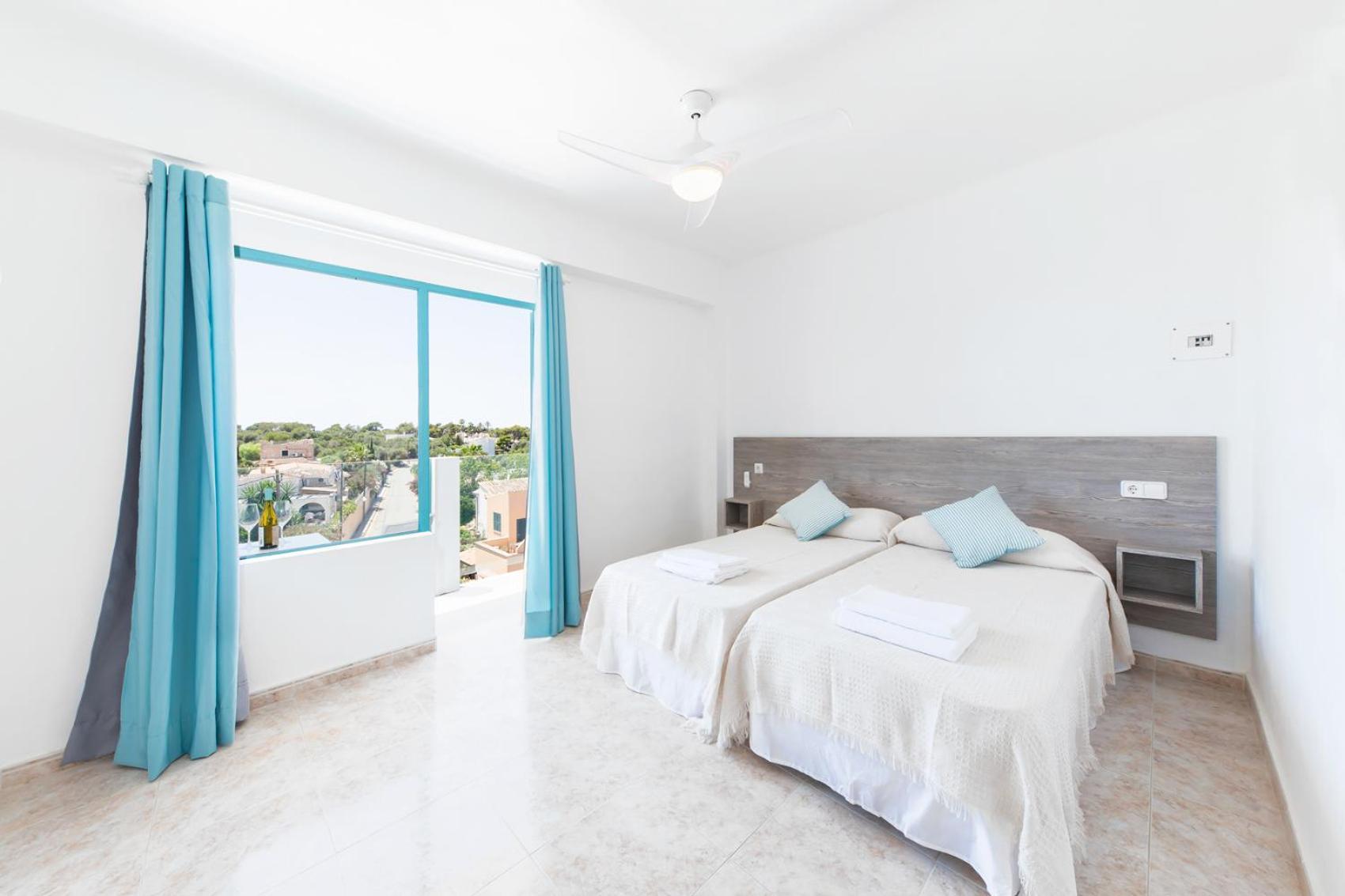 Hostal Cala Llombards ภายนอก รูปภาพ