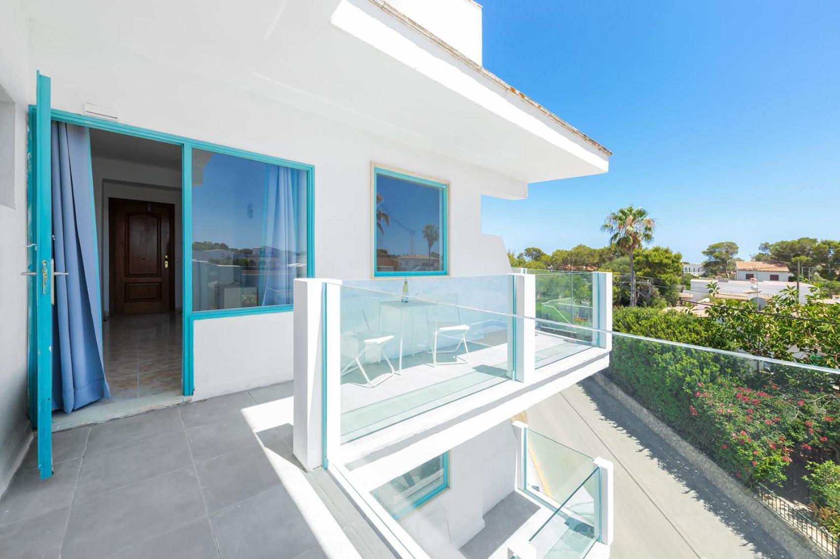 Hostal Cala Llombards ภายนอก รูปภาพ